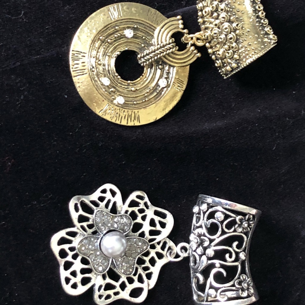 Scarf jewelry in silver tones and gold tones.